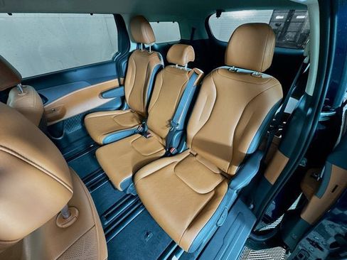 New 2026 Kia Carnival EX FWD image 28