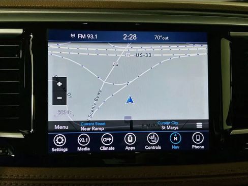 Used 2019 Chrysler Pacifica Limited w/ Tire & Wheel Group FWD image 14