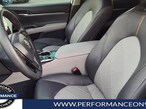 Used 2019 Toyota Camry XLE image 12