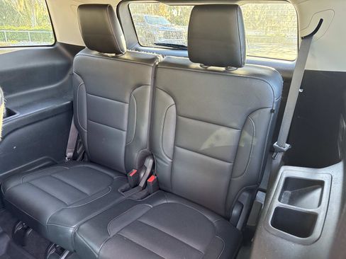 Used 2018 GMC Acadia SLT w/ LPO, Black Accent Package image 12