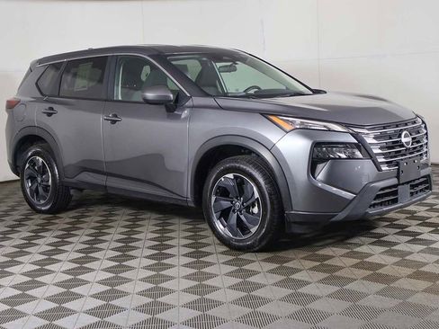 Used 2024 Nissan Rogue SV AWD/4WD image 2