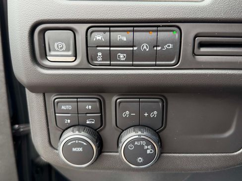 Used 2022 Chevrolet Suburban RST w/ Luxury Package AWD/4WD image 20