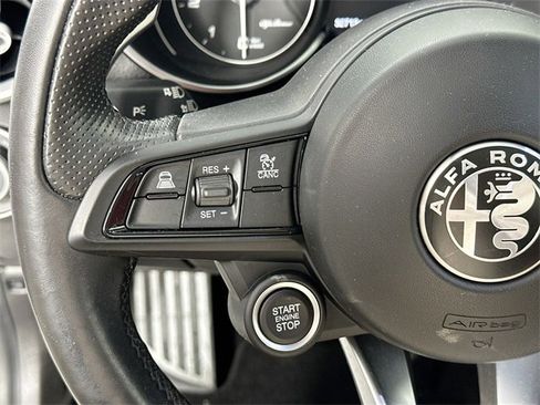 Used 2022 Alfa Romeo Giulia Veloce image 23