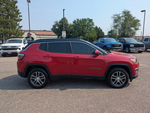 Used 2018 Jeep Compass Latitude w/ Popular Equipment Group AWD/4WD image 4