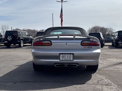 Used 2002 Chevrolet Camaro Z28 w/ SS Performance/Appearance Pkg RWD image 6