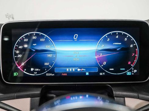 Used 2025 Mercedes-Benz GLC 300 image 26