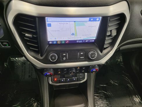 Used 2023 GMC Acadia SLT w/ Preferred Package image 7