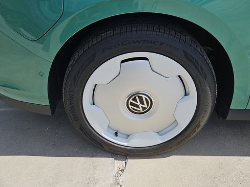 Used 2025 Volkswagen ID. Buzz 1st Edition image 5