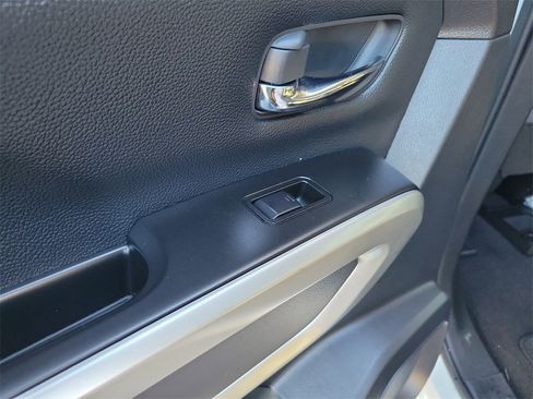 Used 2024 Nissan Titan SV w/ SV Convenience Package image 13