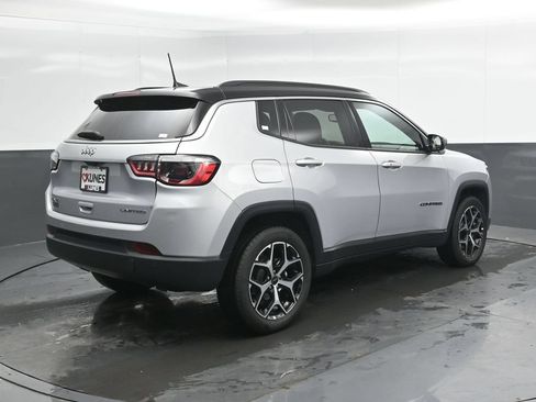 Used 2025 Jeep Compass Limited AWD/4WD image 3