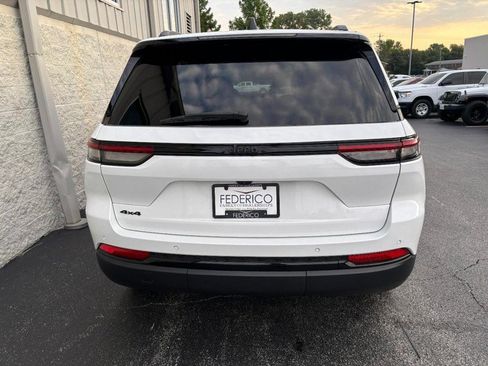 Used 2023 Jeep Grand Cherokee Altitude AWD/4WD image 4