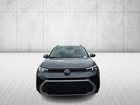 New 2026 Volkswagen Taos SE image 2