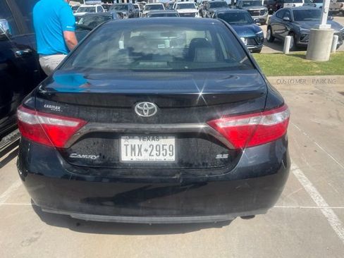 Used 2017 Toyota Camry SE FWD image 6