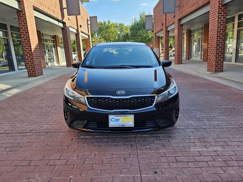 Used 2017 Kia Forte LX image 2