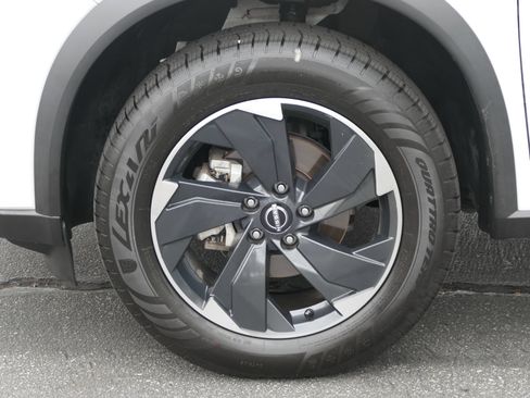 Used 2025 Nissan Rogue SV FWD image 10