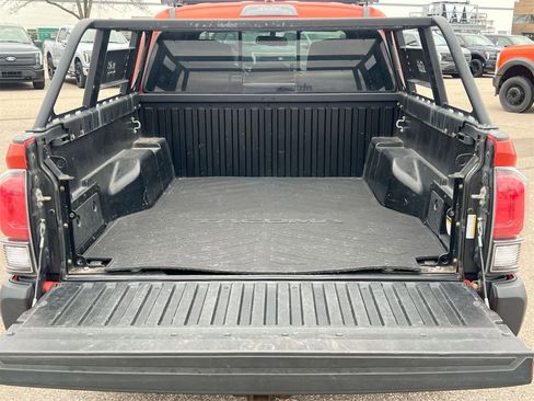 Used 2017 Toyota Tacoma TRD Off-Road image 34