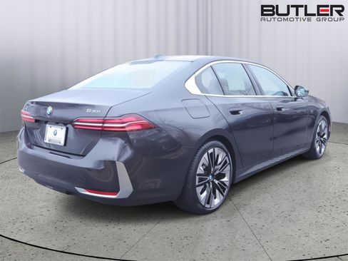 Certified 2025 BMW 530i image 7