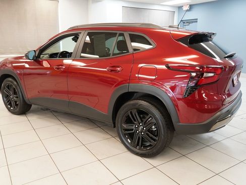 Used 2024 Chevrolet Trax ACTIV w/ Sunroof Package FWD image 7