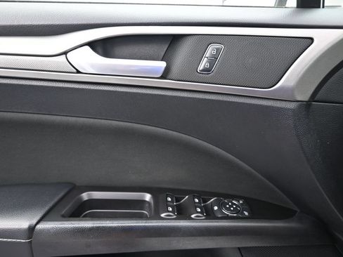Used 2017 Ford Fusion SE w/ Fusion SE Technology Package FWD image 17