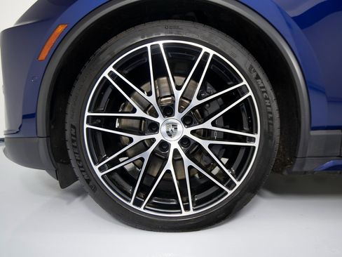 Certified 2024 Porsche Macan Turbo Electric image 15