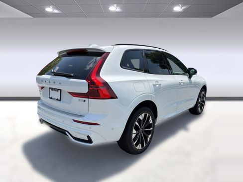 New 2026 Volvo XC60 B5 Plus w/ Climate Package AWD/4WD image 9
