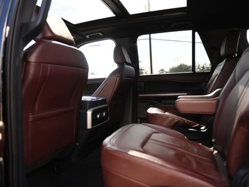 Used 2024 Ford Expedition Limited image 14