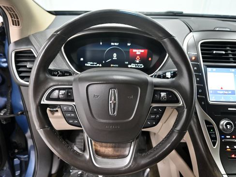 Used 2019 Lincoln Nautilus Select AWD/4WD image 7