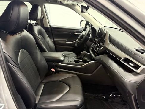 Used 2025 Toyota Highlander Platinum image 20