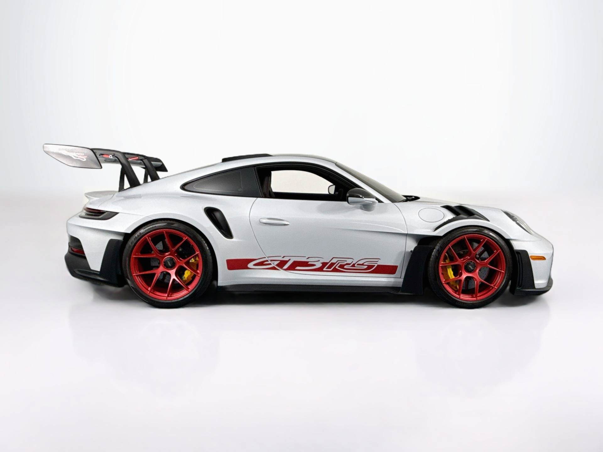 Used 2025 Porsche 911 GT3 RS RWD image 4