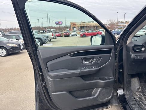 Certified 2023 Honda Pilot Touring image 9