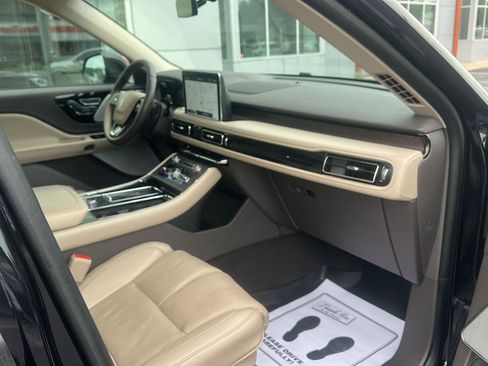 Used 2021 Lincoln Aviator Reserve w/ Equipment Group 208A AWD/4WD image 11