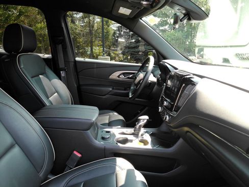 Certified 2023 Chevrolet Traverse Premier w/ Redline Edition AWD/4WD image 17