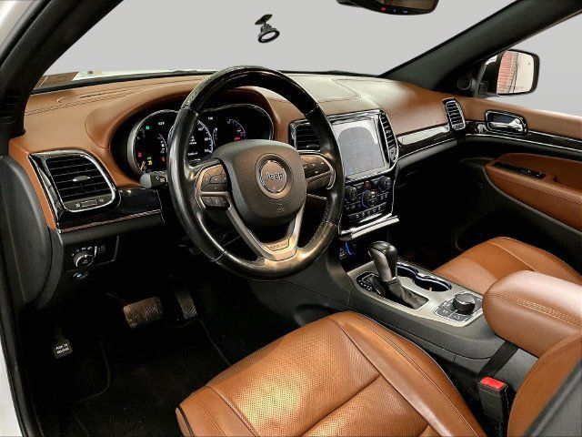 Used 2020 Jeep Grand Cherokee Overland AWD/4WD image 12