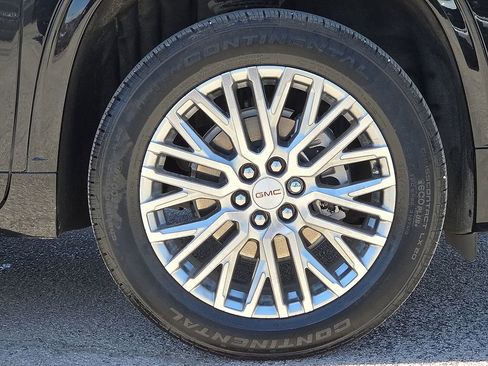 Used 2025 GMC Acadia Denali FWD image 8