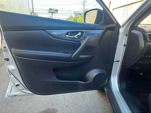 Used 2019 Nissan Rogue SV AWD/4WD image 22
