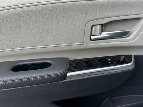 Used 2024 Toyota Sienna XLE image 12