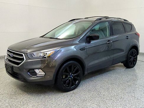 Used 2019 Ford Escape SE FWD image 3