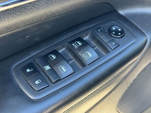 Used 2019 Jeep Grand Cherokee Limited image 34