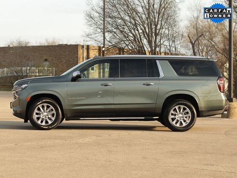 Used 2023 Chevrolet Suburban Premier RWD image 4