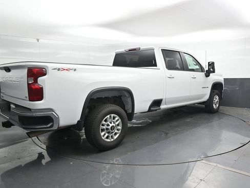 Used 2025 Chevrolet Silverado 2500 LT w/ Convenience Package AWD/4WD image 4