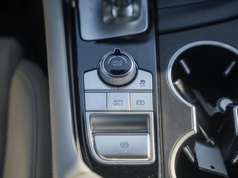 Used 2023 Genesis G70 2.0T image 23