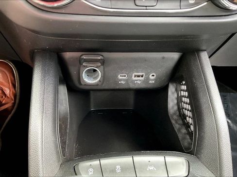 Used 2021 Chevrolet TrailBlazer LT image 31