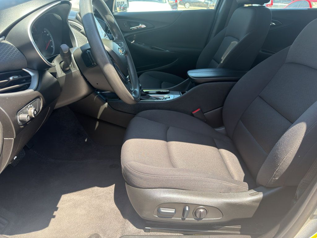Used 2024 Chevrolet Malibu LT FWD image 9