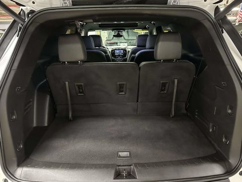 Used 2023 Chevrolet Traverse RS AWD/4WD image 11