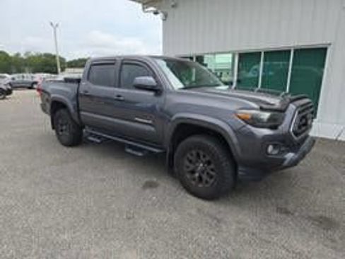 Used 2020 Toyota Tacoma SR5 RWD image 3