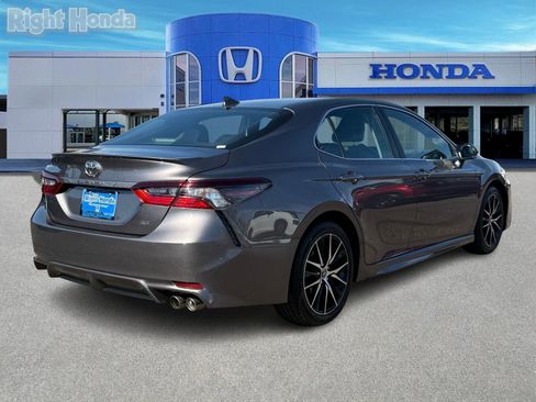 Used 2023 Toyota Camry SE image 7