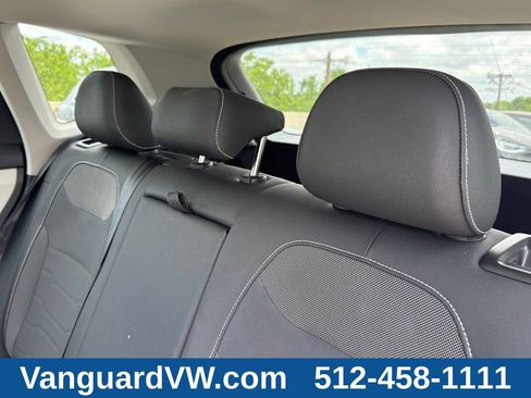 Used 2025 Volkswagen Taos SE w/ Panoramic Sunroof Package FWD image 27