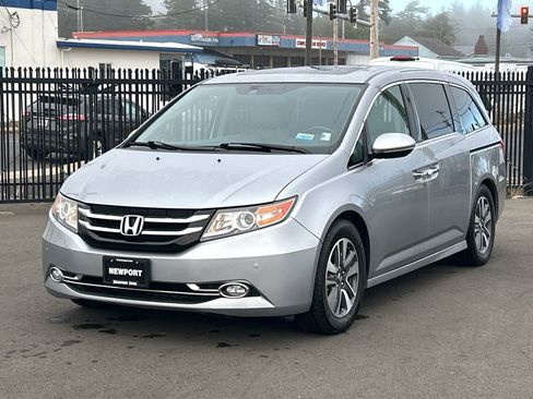 Used 2016 Honda Odyssey Touring Elite image 4