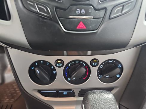 Used 2014 Ford Focus SE FWD image 27