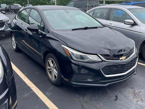 Used 2017 Chevrolet Cruze LT w/ Convenience Package FWD image 4